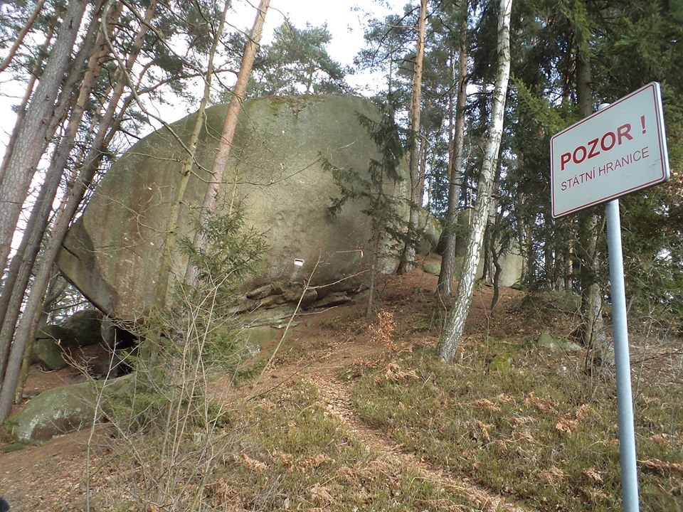 Hraniční kámen